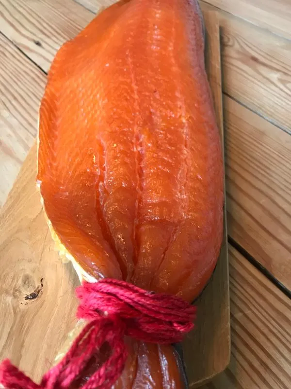 Färöer Räucherlachs – sanft geräuchert & ungeschnitten